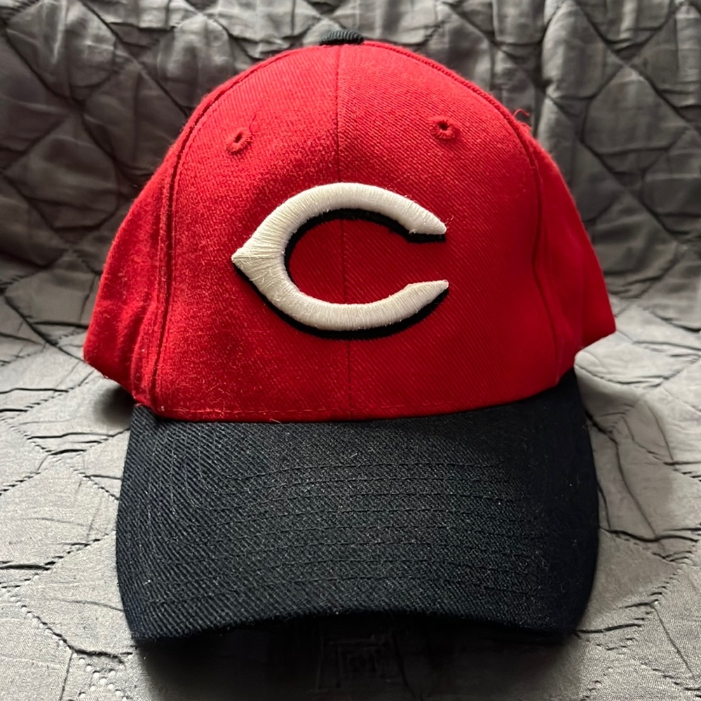 Cincinnati Reds adjustable hat